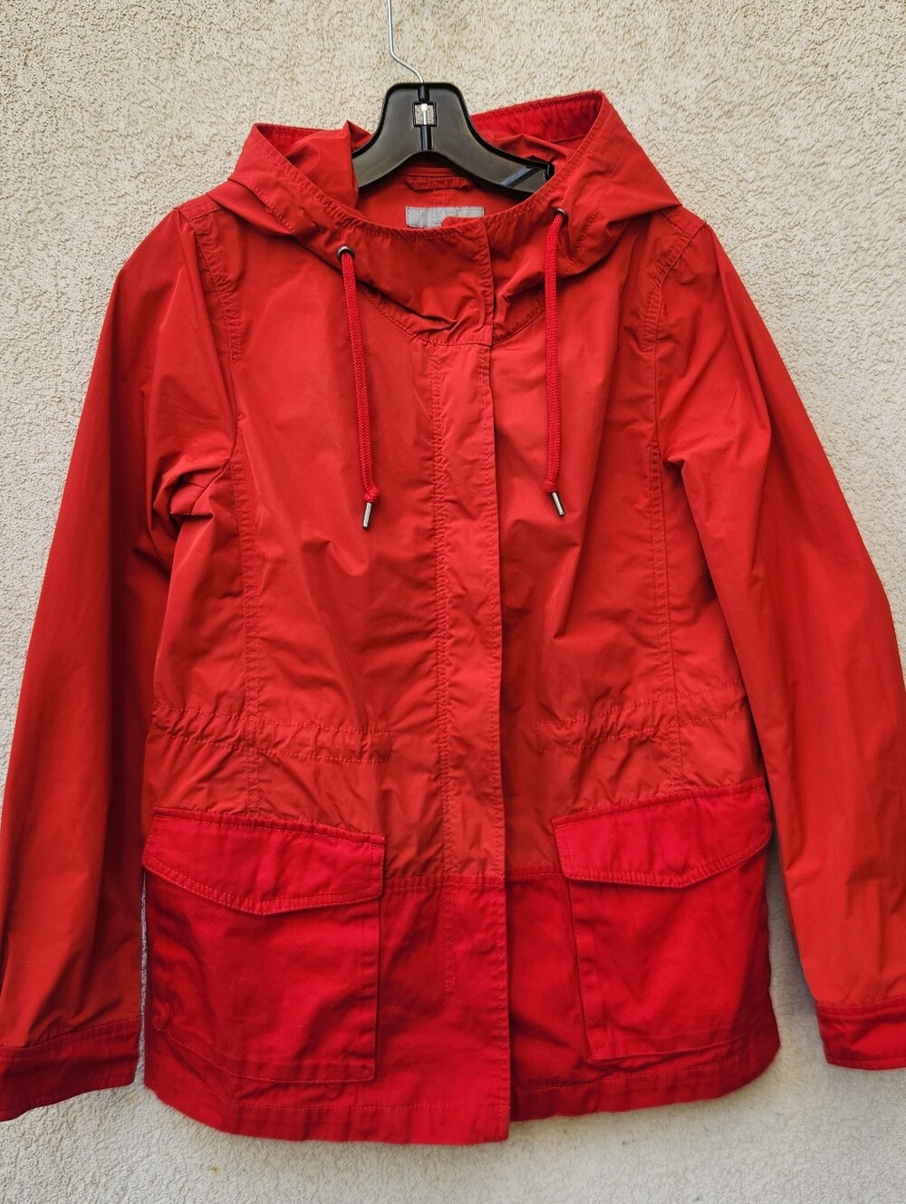 UNIQLO Women’s Rain Jacket Small Red Hood Full Zip Outdoors